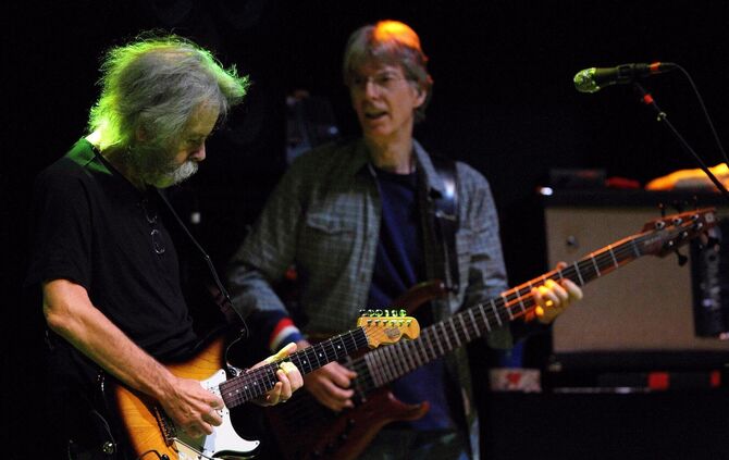 Bob Weir (links) und Phil Lesh (rechts)