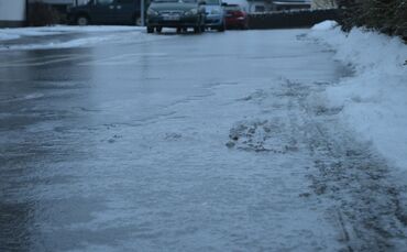 Am Montag (12.01.) ist mit erheblicher Glätte zu rechnen. (Symbolbild)