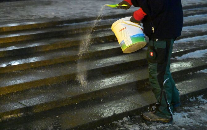 Auf Schnee folgt Eis - Gefahr auf glatten Straßen