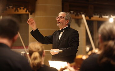 Gerhard Paulus beim Dirigieren des Weihnachtskonzerts der Winnender Kantorei. Nun steht für den Kantor nur noch ein großes Proje