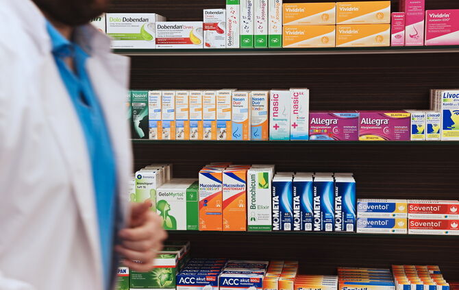 Der 28-Jährige gab ein gefälschtes Rezept für ein Medikament im Wert von mehreren Tausend Euro ab. (Symbolfoto)