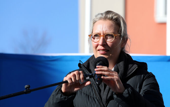 Unter ihr ist die AfD zwar professioneller geworden, aber mitnichten weniger radikal: Parteichefin Alice Weidel.