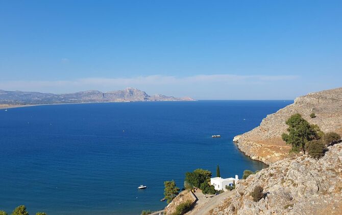 Bei den Reisezielen bleiben die Klassiker weiterhin gefragt: Spanien, Griechenland (wie im Bild beispielsweise die Insel Rhodos)