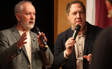 Hans-Martin Fischer (links) und Hartmut Holzwarth haben am Dienstagabend Fragen in der Hermann-Schwab-Halle beantwortet (Fotomon