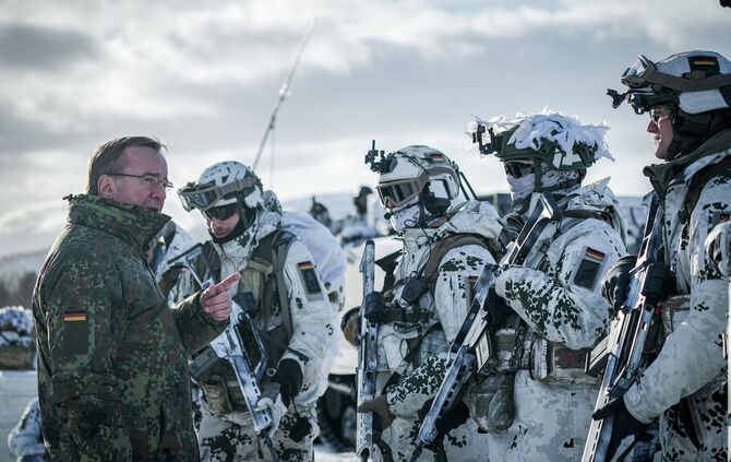 Bundesverteidigungsminister Pistorius besucht Nato-Übung