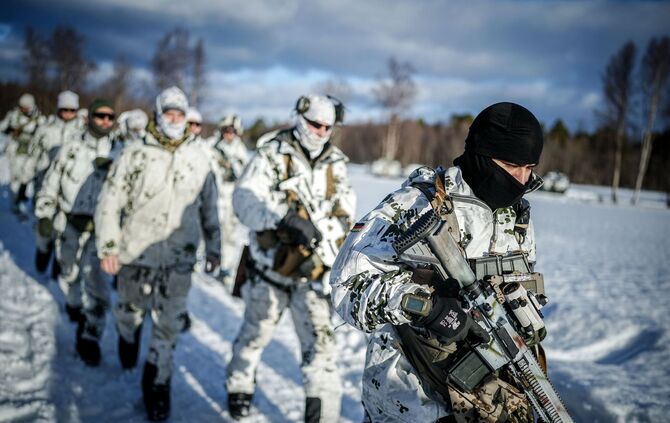 Bundesverteidigungsminister  Pistorius besucht Nato-Übung