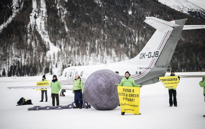 Weltwirtschaftsforum in Davos - Greenpeace am Flughafen Samedan