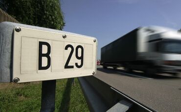 Nach einem Auffahrunfall kam es am Donnerstagmorgen (15.1.) zu kurzfristigen Verkehrsbehinderungen auf der B29. (Symbolfoto)