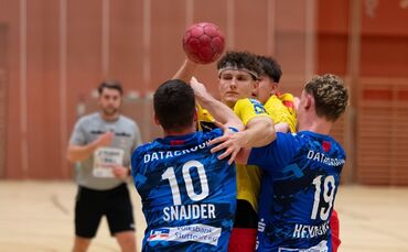 Der TVB Stuttgart (links Ivan Snajder, daneben Max Heydecke) hielt den UHK Krems in Schach.