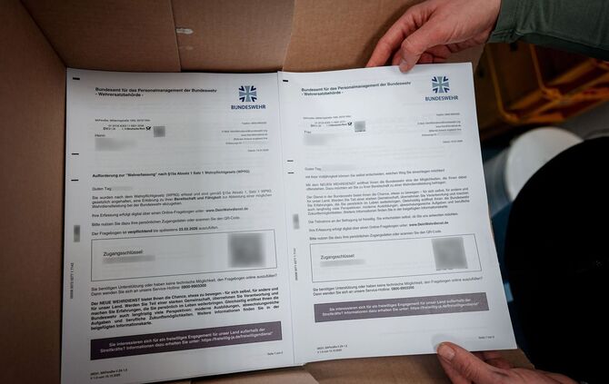 Neuer Wehrdienst - Erste Fragebögen werden verschickt