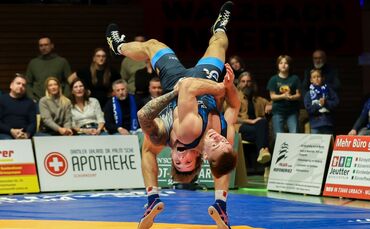 Die Ringer-Fans dürfen sich am Samstag auf heiße Duelle freuen. Hier eine Szene aus dem Vorkampf: Der ASV-Ringer Iuri Lomadze (u