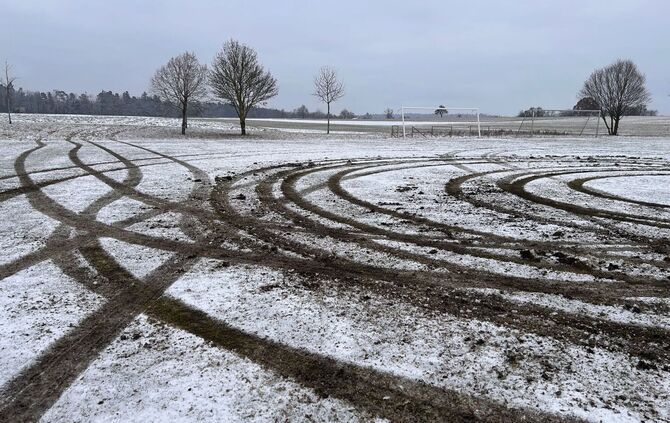 Beschädigter Sportplatz in Rottenburg