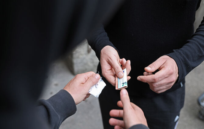 Das Amtsgericht Waiblingen hat wegen des Verstoßes gegen das Waffengesetz und Besitzes illegaler Betäubungsmittel verhandelt (Sy