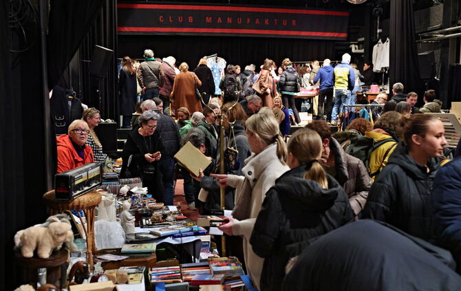 Ein echter Publikumsmagnet: Nachtflohmarkt in der Manufaktur.