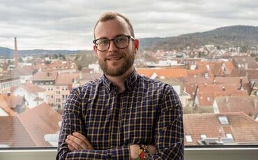 Leon Schäfer ist Psychologe und spezialisiert auf stressrelevante Themen und Stressprävention sowie Neurodiversität. Bis vor kur