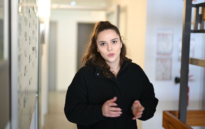 Die Pflegerinnen und Pfleger sind wichtige Ansprechpartner für die Patienten.