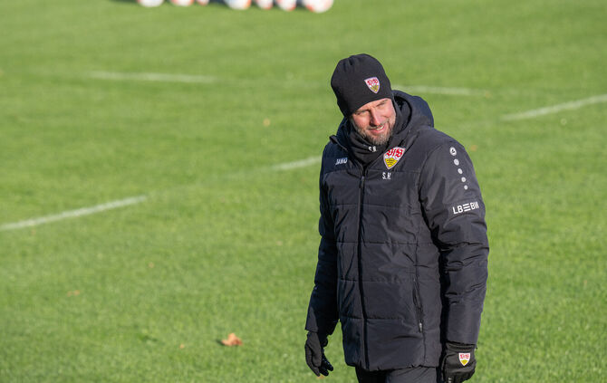 Sebastian Hoeneß wechselt in der VfB-Startaufstellung nur einmal.