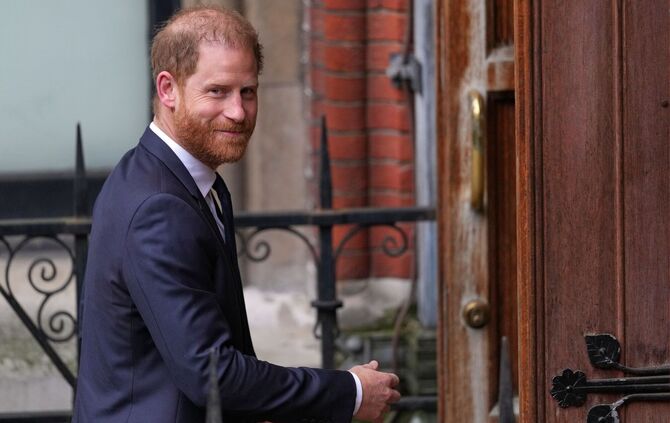 Neuer Prozess: Prominente gehen gegen Verlag der "Daily Mail" vor