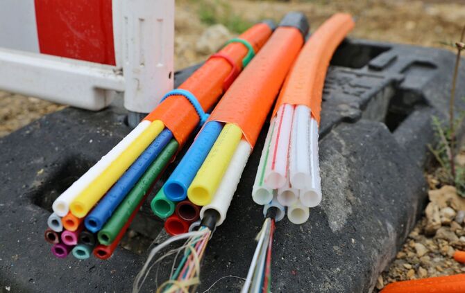 Teilorte, in denen Internet bislang nur im Schneckentempo funktionierte, können sich über geförderten Glasfaserausbau freuen. (S