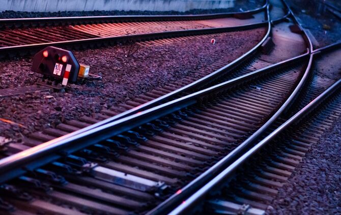 Die Deutsche Bahn kontrolliert die von ihr eingesetzten Fahrzeuge mit verschiedenen Zugbeeinflussungssystemen.