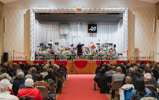 Neujahrskonzert der Gemeindekapelle, auch die Jugendkapelle ist dabei