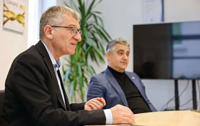 Bernd Mergenthaler (li.) ist nicht mehr Vorstand der von ihm gegründeten Immobilienfirma in Waiblingen. Er hat sie an seinen Nac