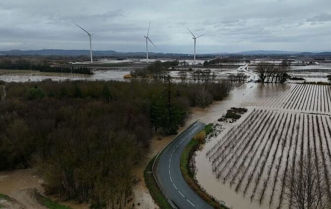 Massive Regenfälle haben in Südfrankreich für Überflutungen und Behinderungen geführt.