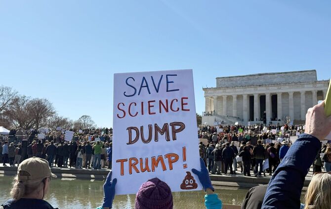 Wissenschaftler demonstrieren gegen Regierungspolitik