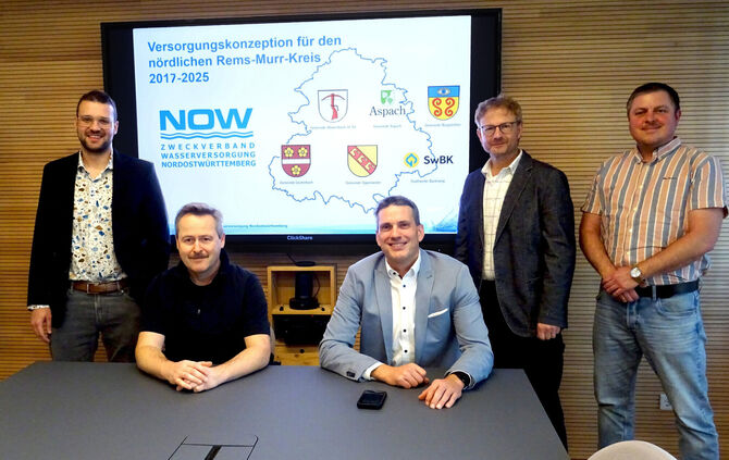 Nach acht Jahren Arbeit sehr zufrieden mit der Umsetzung: Geschäftsführer Dr. Damm (Mitte) mit Nils Köhnlein (Planung und Bau),