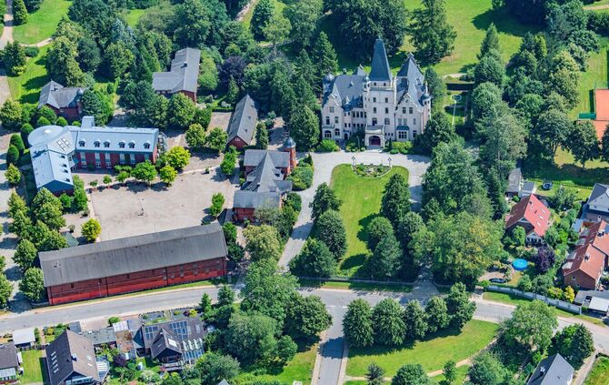 Die Schlossanlage in Tremsbüttel, Schleswig-Holstein.