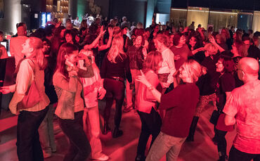 „Tanzen bei den Pflanzen feat. Ohne Pflanzen“ hat 300 Leute ins Heppach 80 in Endersbach gelockt.