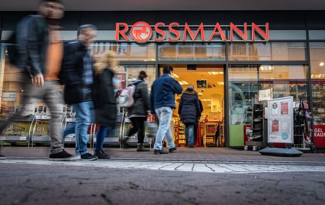 Rossmann gehört nach eigenen Angaben zu den größten Drogeriemarktketten in Europa – und sagt nun den klassischen Apotheken den K