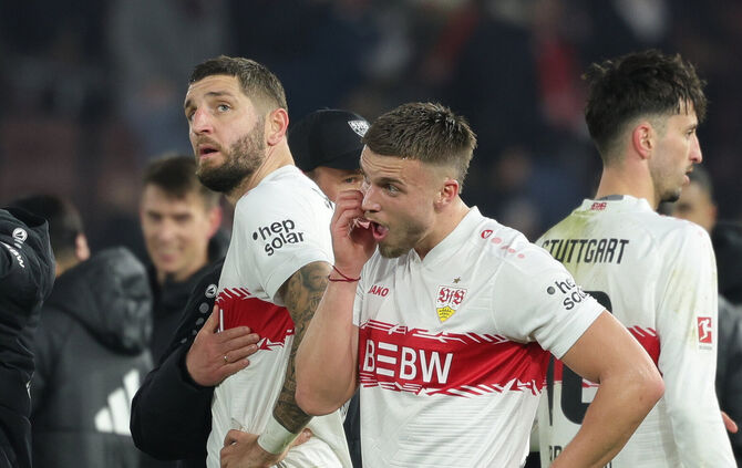 Das war's wohl mit dem direkten Achtelfinaleinzug für den VfB Stuttgart um Jeff Chabot, Ermedin Demirovic und Atakan Karazor (vo