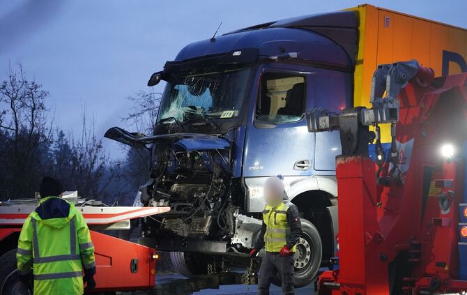 Unfallserie auf der A44 - Tote und Verletzte