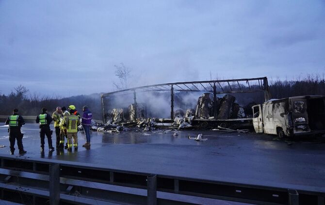 Unfallserie auf der A44 - Tote und Verletzte