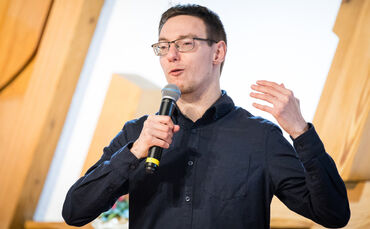 Comedian und Inklusionsbotschafter Kai Bosch beim Neujahrsempfang der Paulinenpflege.