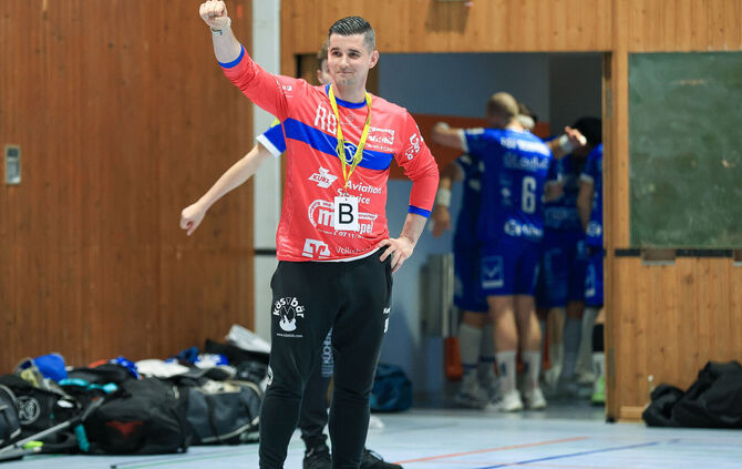 In seiner ersten vollen Saison als Cheftrainer des TSV Schmiden direkt Spitzenreiter: Richard Babjak.