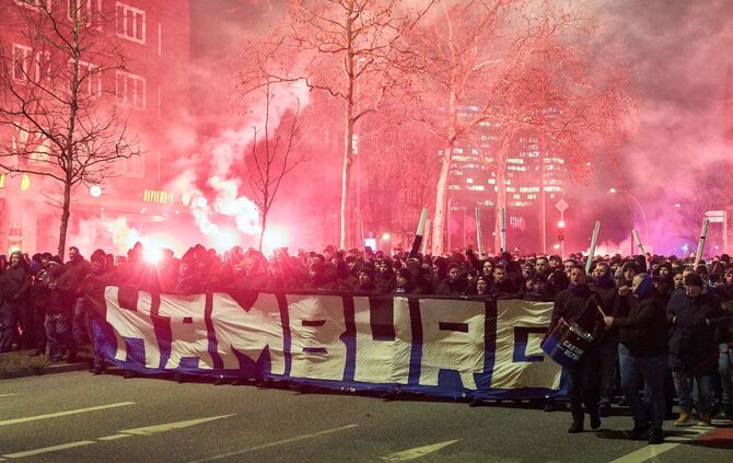 FC St. Pauli - Hamburger SV - HSV-Fanmarsch