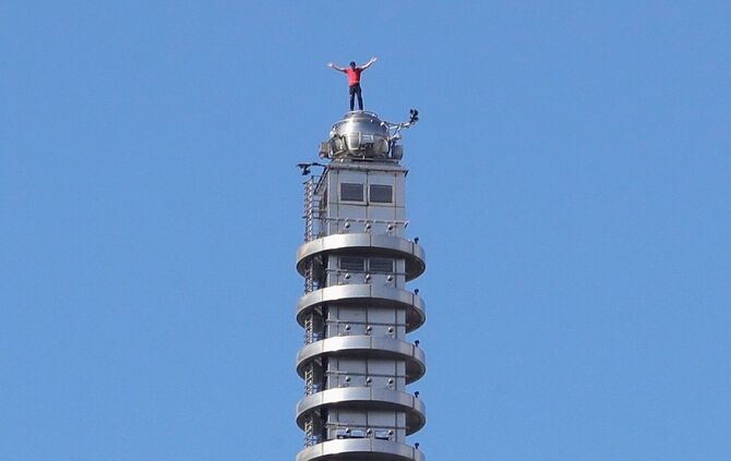 Freeclimber Honnold klettert auf Wolkenkratzer
