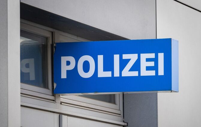 Die beiden meldeten sich nach der Attacke bei der Polizei. (Symbolbild)