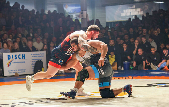 Mohsen Siyer (blaues Trikot) konnte seinen Kampf gegen Etienne Wyrich gewinnen.