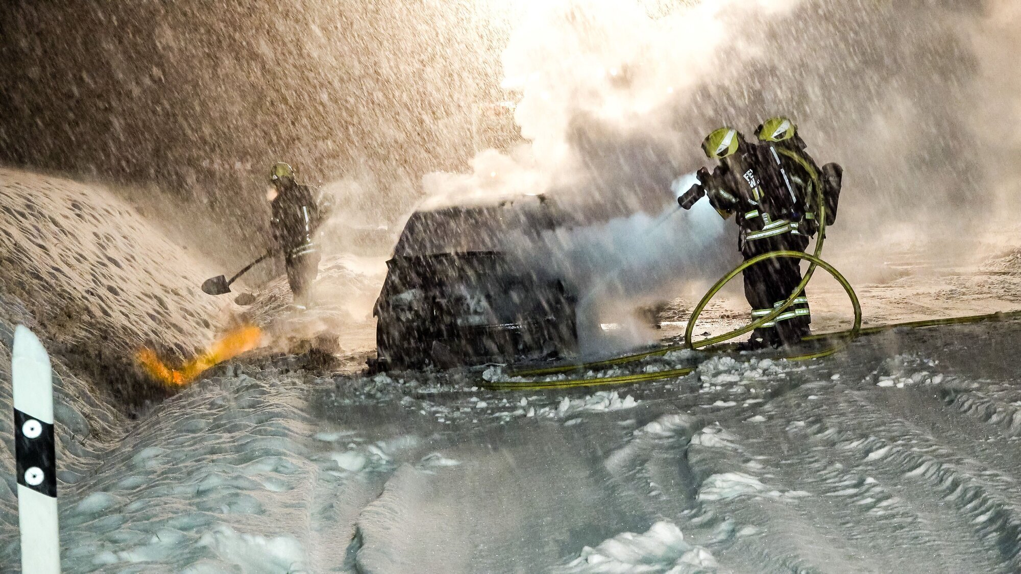 Winnenden/Hertmannsweiler: Auto brennt auf Straße vollständig aus