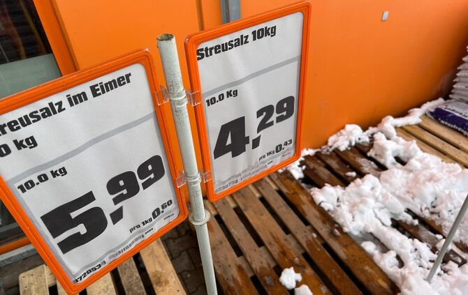 Streusalz ist bei Obi Winnenden seit Montag ausverkauft. Auch Schneeschieber und Schlitten sind nicht mehr erhältlich.