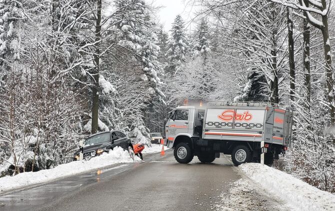 Schnee und Glätte sorgten auf den Straßen für zahlreiche Unfälle. Auch zwischen Murrhardt und Kaisersbach auf der L1120 ist ein