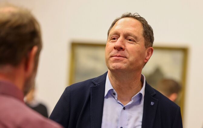 Wirkte am Wahlabend zufrieden mit seinem Wahlergebnis: Oberbürgermeister Hartmut Holzwarth.