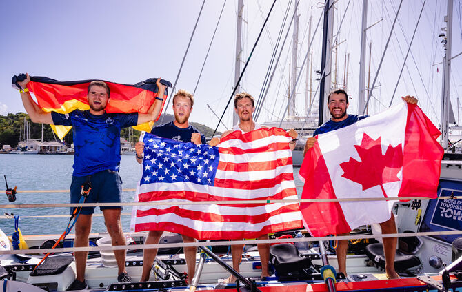 Moritz Marchart (l.) kam mit seinem Team "Seneca Navy" nach 35 Tagen in Antigua an.