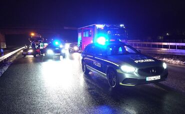Gegen 4.40 Uhr kam es auf der B29 auf Höhe Plüderhausen zu einem Unfall mit zwei Lkw.