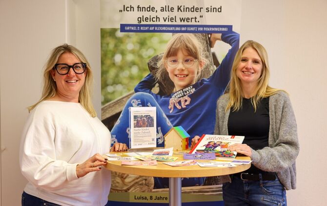 Simone Halle-Bosch (links) und Dörthe Weiß wollen für das Thema Kinderschutz und Kinderrechte sensibilisieren.