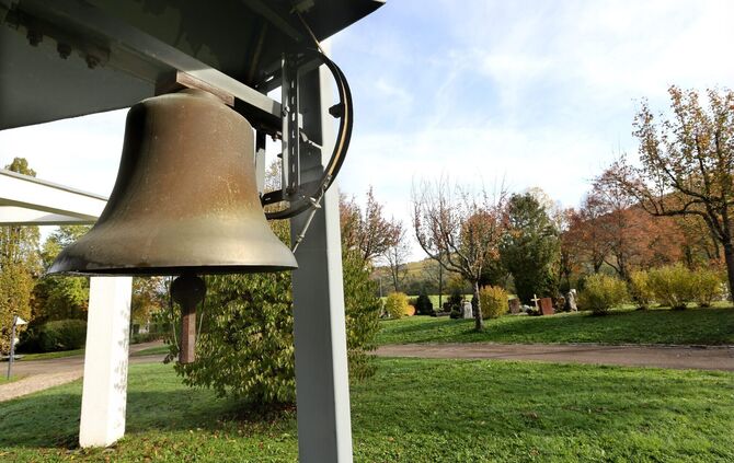 Auf dem Parkplatz vor dem Waldfriedhof ist bei einem Parkrempler 1750 Euro Sachschaden an einem Skoda entstanden (Symbolfoto).