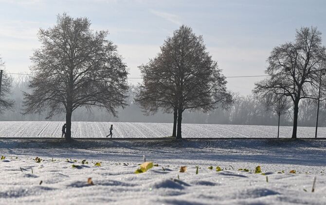 Im Südwesten ist am Morgen in hohen Lagen mit Schnee zu rechnen.